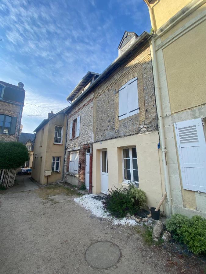 Charmante Maison Au Coeur De Villerville Eksteriør bilde